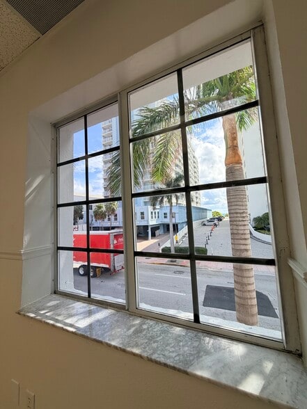 6950 Collins Ave, Miami Beach, FL à louer - Photo intérieure – Image 1 sur 3