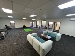 18012 Cowan, Irvine, CA à louer Photo intérieure– Image 2 sur 8