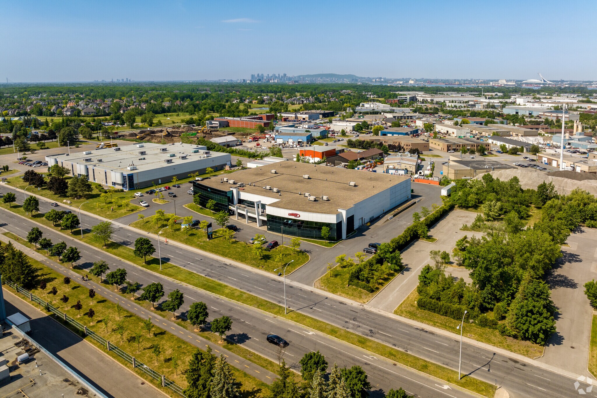 2625-2655 Boul Jacques-Cartier E, Longueuil, QC à louer Photo principale– Image 1 sur 28