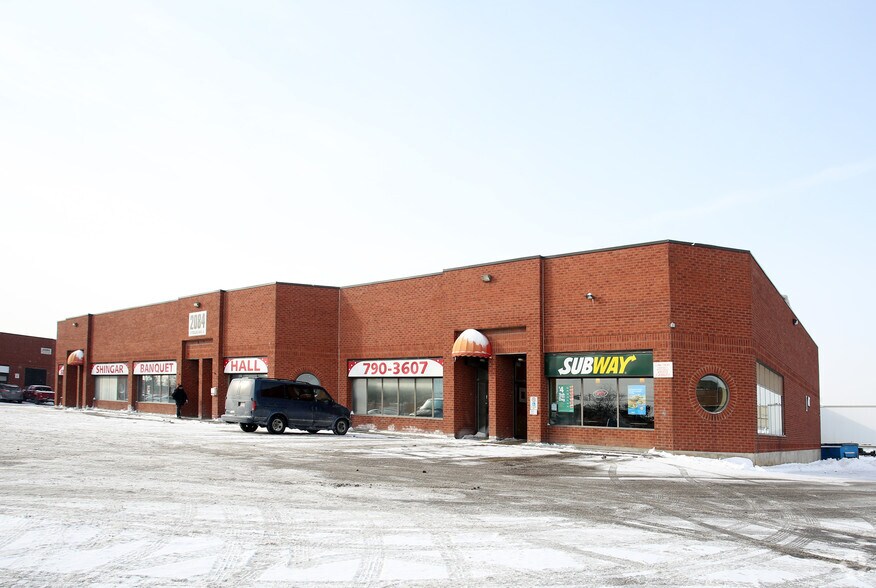 2084 Steeles Ave E, Brampton, ON à louer - Photo principale – Image 1 sur 5