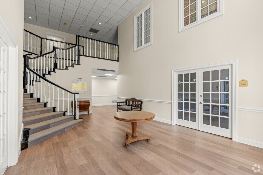 1615 W Abram St, Arlington, TX à louer - Photo de l’immeuble – Image 1 sur 13