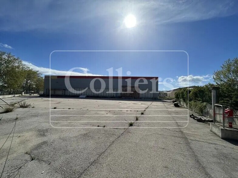 Local d’activités dans Gignac-la-Nerthe à louer - Photo de l’immeuble – Image 3 sur 9