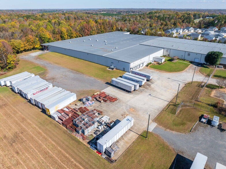 140 Lionheart Dr, Mocksville, NC à louer - Photo de l’immeuble – Image 3 sur 6