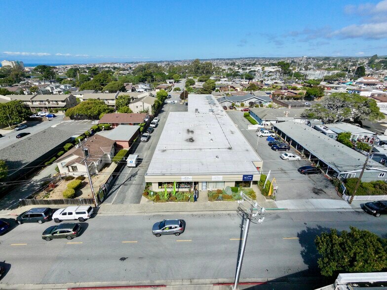 527 Ramona Ave, Monterey, CA à vendre - Photo de l’immeuble – Image 2 sur 13