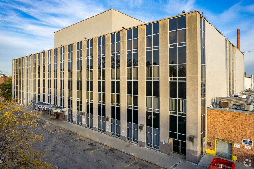 1900 N Austin Ave, Chicago, IL à vendre - Photo de l’immeuble – Image 1 sur 23
