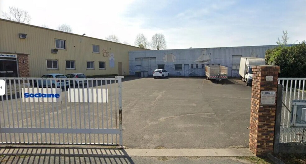 Local d'activités dans Les Mureaux à vendre - Photo de l’immeuble – Image 1 sur 5