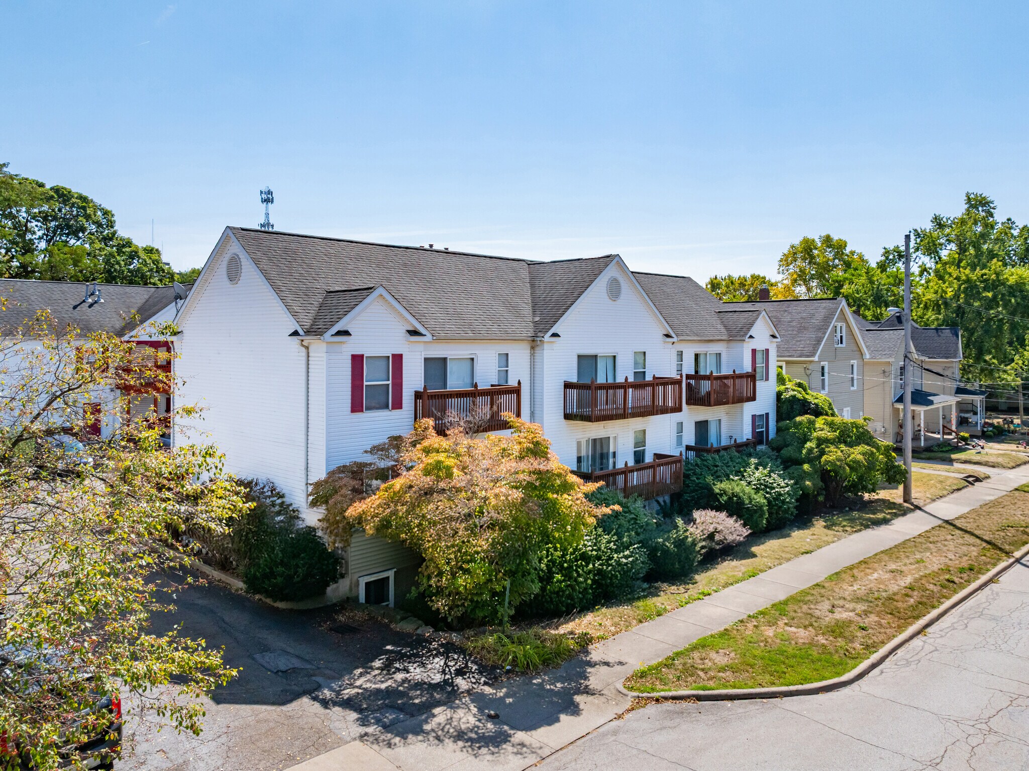 Spicer Cross Apartments portefeuille de 5 biens à vendre sur LoopNet.fr Photo de l’immeuble– Image 1 sur 12