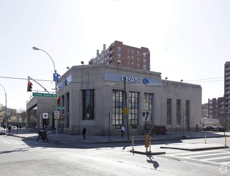1002 Brighton Beach Ave, Brooklyn, NY à vendre - Photo principale – Image 1 sur 3