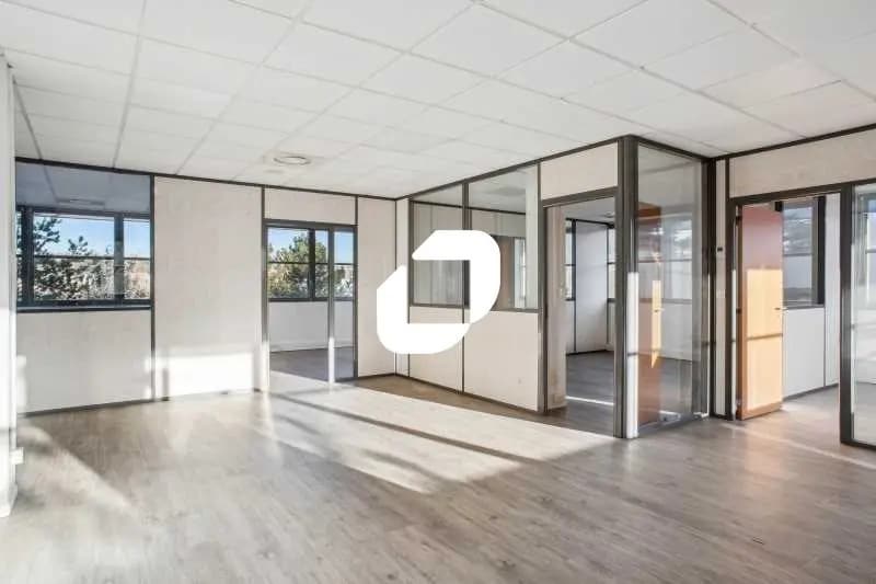 204 Route De Vourles, Saint-Genis-Laval à louer - Photo de l’immeuble – Image 1 sur 13