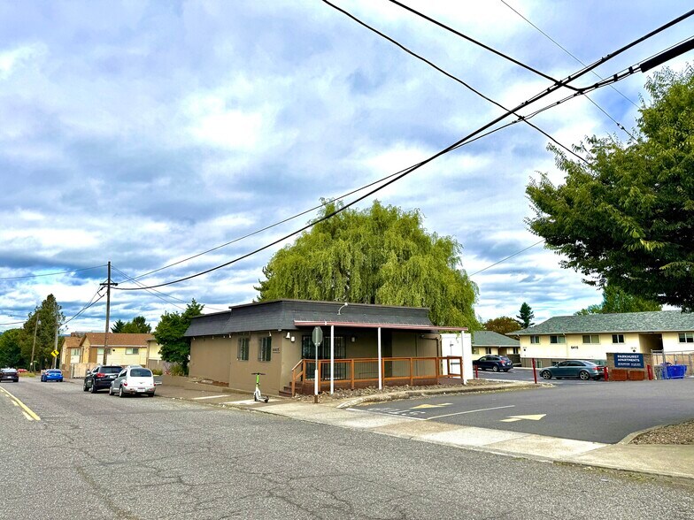 6405 NE Glisan St, Portland, OR à louer - Photo de l’immeuble – Image 3 sur 8