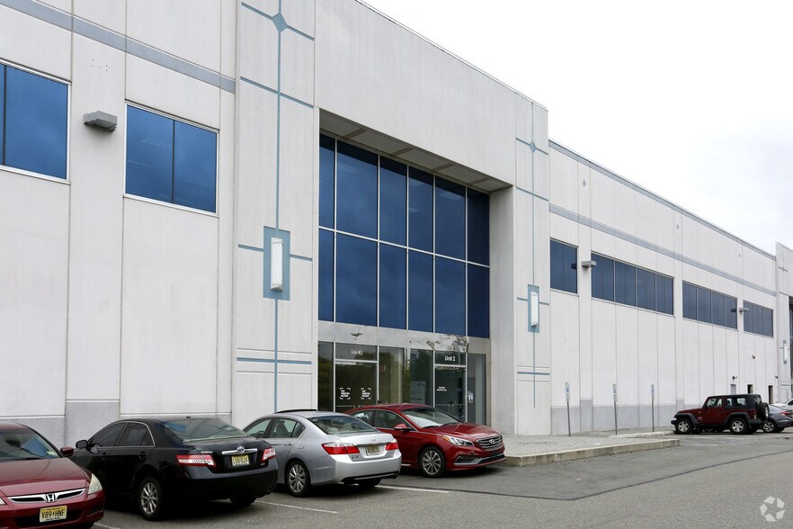 700 Penhorn Ave, Secaucus, NJ à louer - Photo de l’immeuble – Image 2 sur 5
