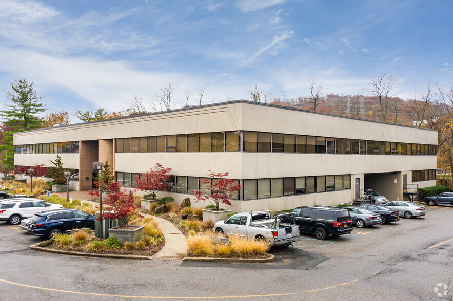 3 W Main St, Elmsford, NY à louer - Photo de l’immeuble – Image 2 sur 7