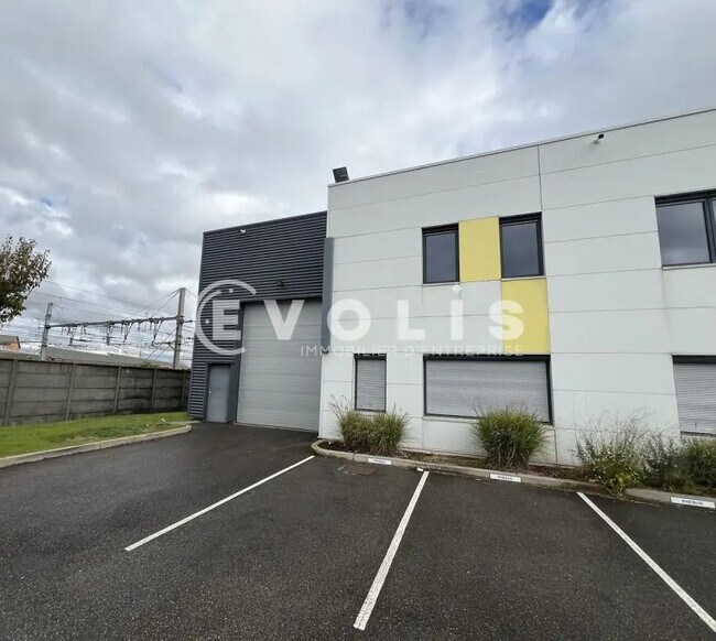 Plus de détails pour Bureau, Local d'activités à louer