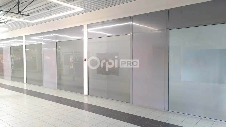 Local commercial dans Pau à louer - Photo de l’immeuble – Image 1 sur 3