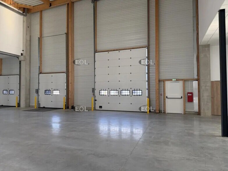 Local d’activités dans Moissy-Cramayel à louer - Photo intérieure – Image 2 sur 9