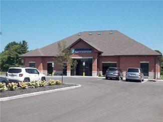 Plus de détails pour 702 Trafalgar Pointe Pl, Trafalgar, IN - Bureau à louer