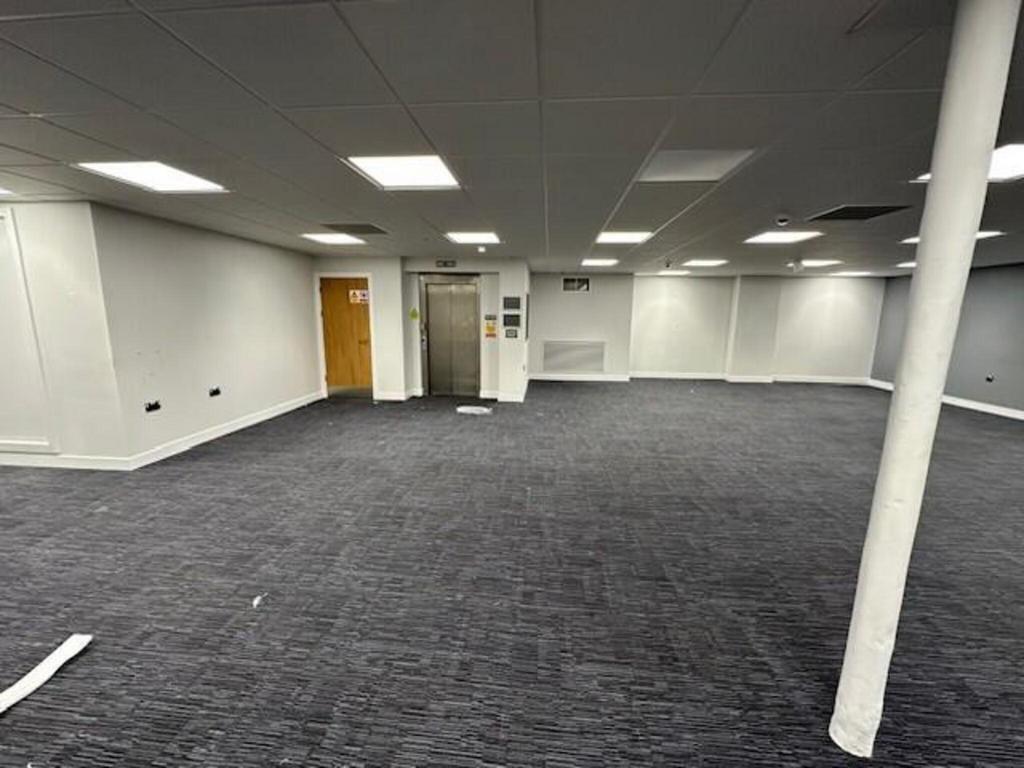 237-238A High St, Dudley à louer Photo principale– Image 1 sur 11