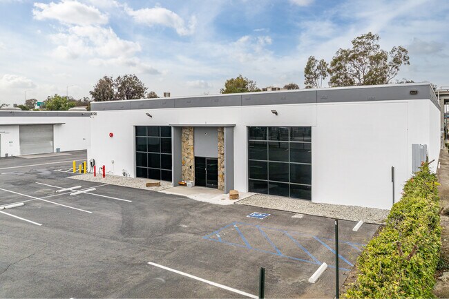 Plus de détails pour 8731 & 8741 Pioneer Blvd, Santa Fe Springs, CA - Industriel/Logistique à louer