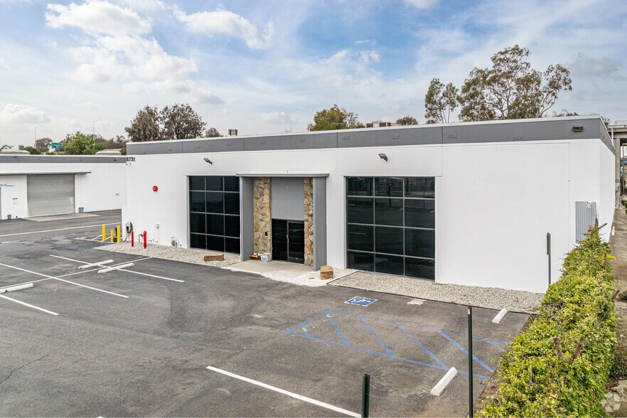 8731 & 8741 Pioneer Blvd, Santa Fe Springs, CA à louer - Photo principale – Image 1 sur 22