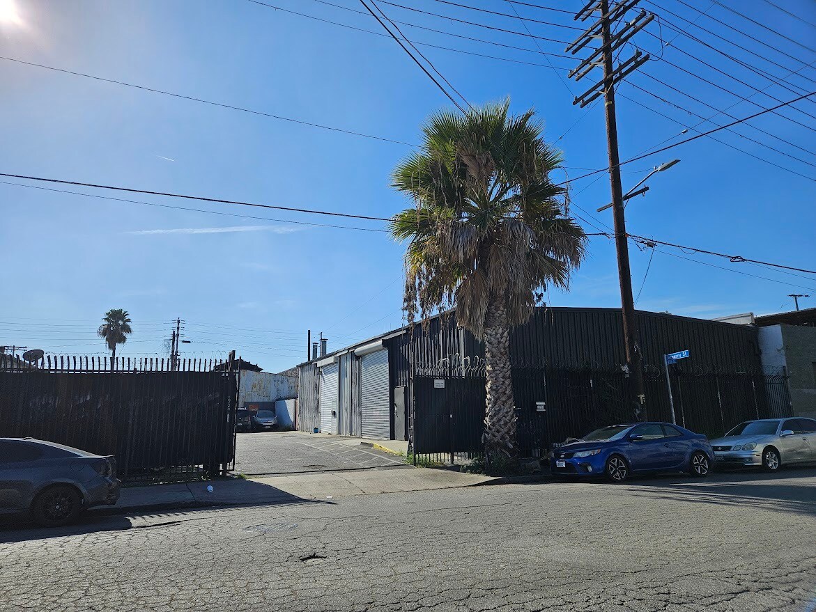 1720 E 14th St, Los Angeles, CA à louer Photo de l’immeuble– Image 1 sur 6