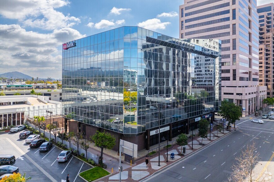 600 N Brand Blvd, Glendale, CA à louer - Photo de l’immeuble – Image 2 sur 35