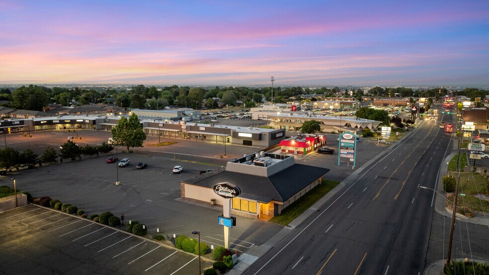 3200 W Clearwater Ave, Kennewick, WA à vendre - Photo principale – Image 1 sur 18