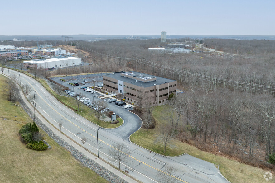 1300 Highland Corporate Dr, Cumberland, RI à louer - Aérien – Image 3 sur 4