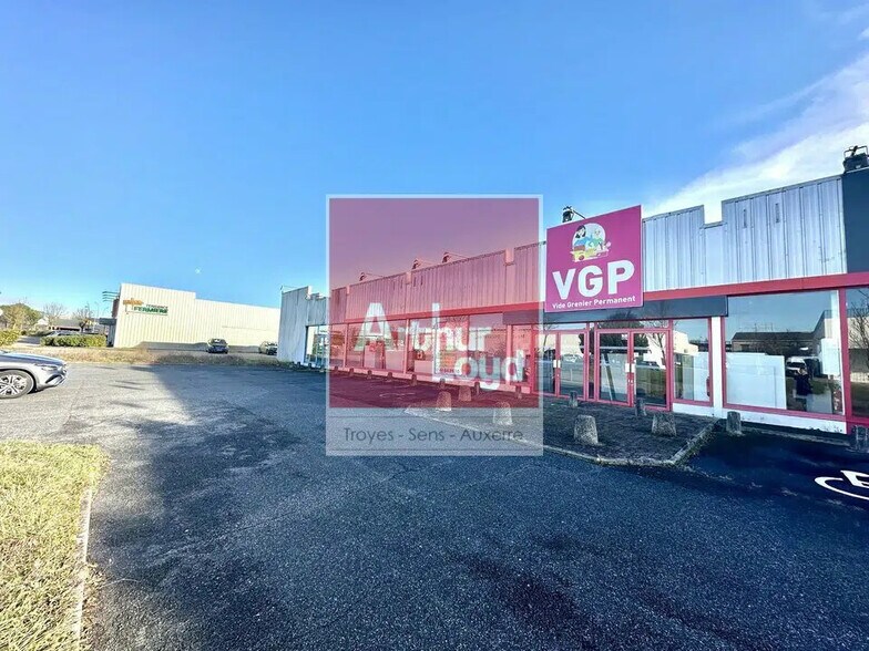 Local commercial dans Saint-Parres-aux-Tertres à louer - Photo de l’immeuble – Image 1 sur 3
