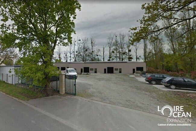 Plus de détails pour Local d’activités à vendre