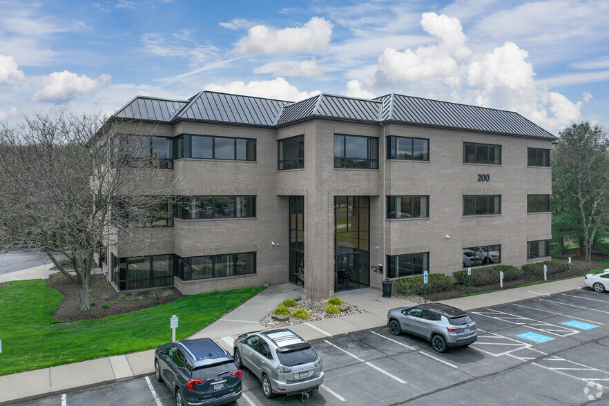 200 Northpointe Cir, Seven Fields, PA à louer - Photo principale – Image 1 sur 5