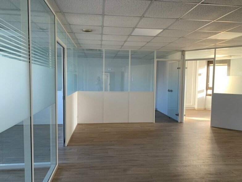 Bureau dans Avignon à louer - Photo de l’immeuble – Image 3 sur 10
