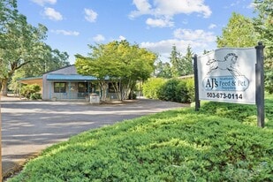22525 SW Stafford Rd, Tualatin OR - Local industriel/logistique