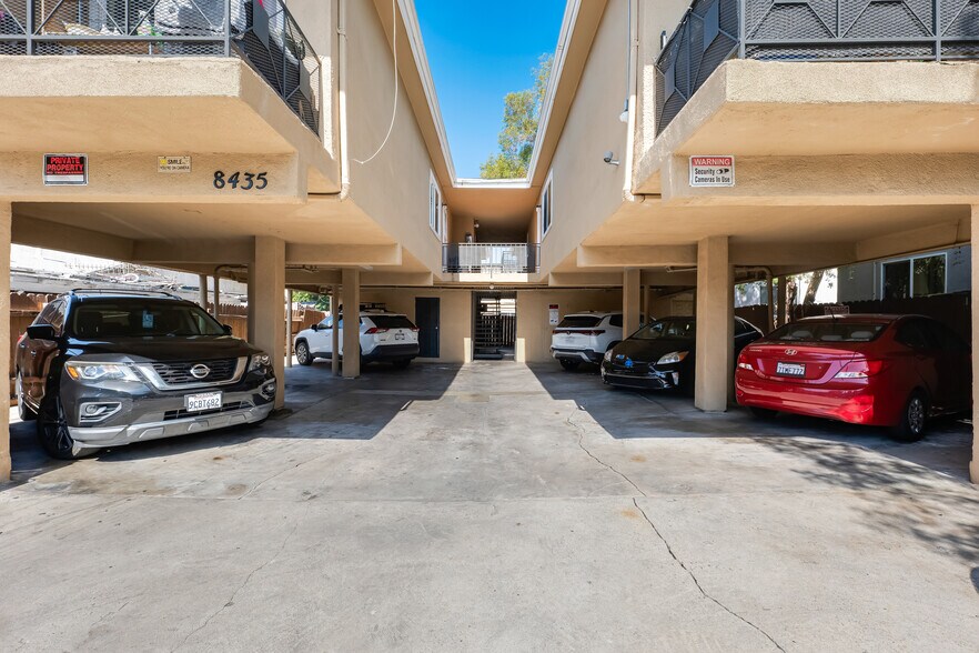 8435 Willis Ave, Panorama City, CA à vendre - Photo de l’immeuble – Image 3 sur 19