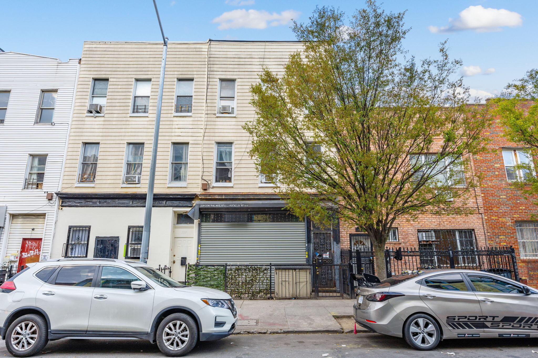 229 Central Ave, Brooklyn, NY à vendre Photo de l’immeuble– Image 1 sur 15