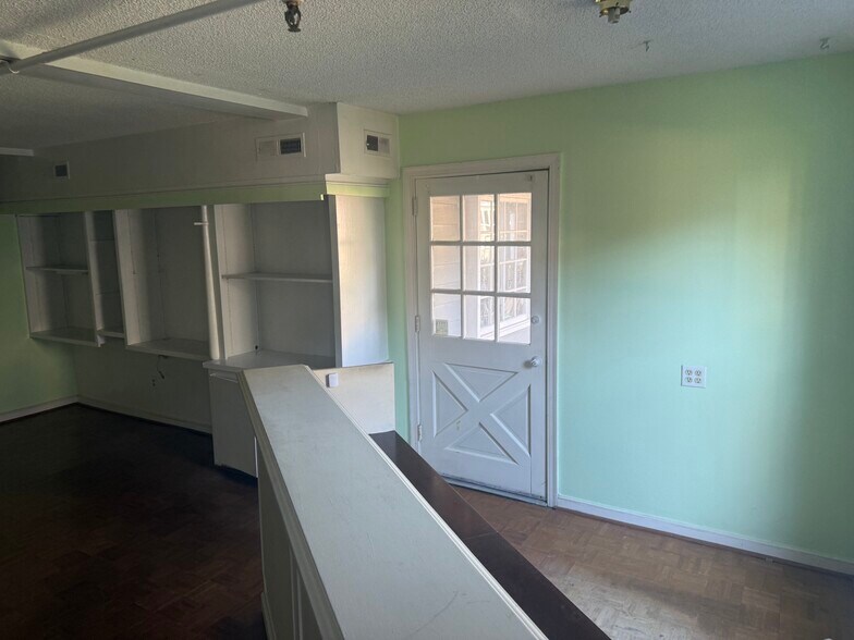 217 Lucas St, Mount Pleasant, SC à louer - Photo de l’immeuble – Image 3 sur 12