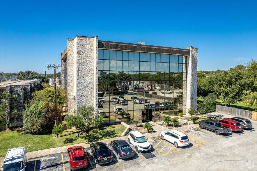 7410 Blanco Rd, San Antonio, TX à louer - Photo de l’immeuble – Image 1 sur 3