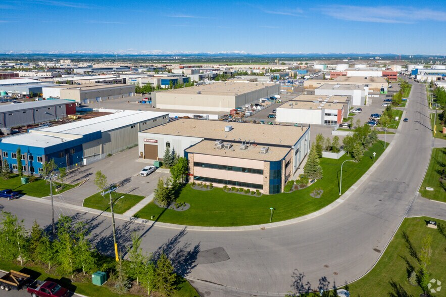 10341 50th St SE, Calgary, AB à vendre - Aérien – Image 2 sur 12