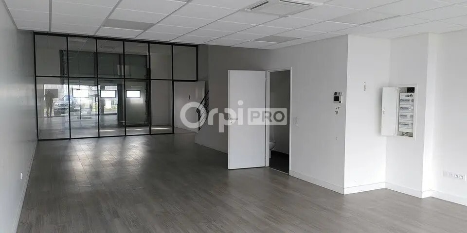 Local d'activités dans Serres-Castet à vendre - Photo de l’immeuble – Image 2 sur 5