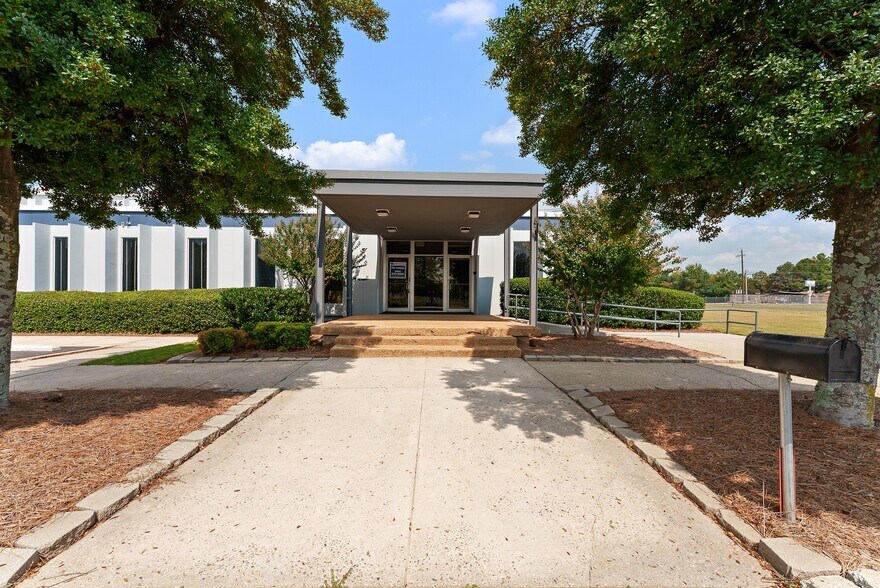 5345 Old Dixie Hwy, Forest Park, GA à louer - Photo de l’immeuble – Image 1 sur 9