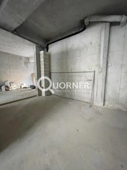 Local commercial dans Mantes-la-Jolie à louer - Photo de la construction – Image 2 sur 6