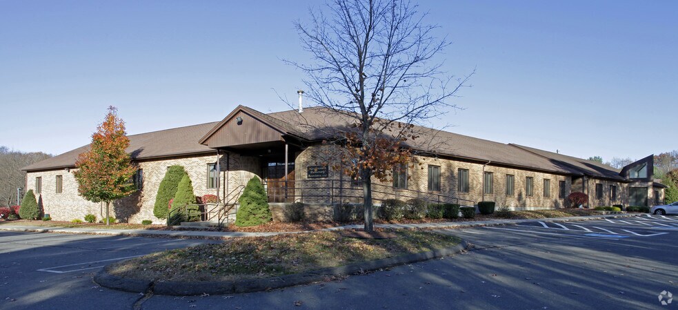 27 Naek Rd, Vernon Rockville, CT à vendre - Photo de l’immeuble – Image 2 sur 5