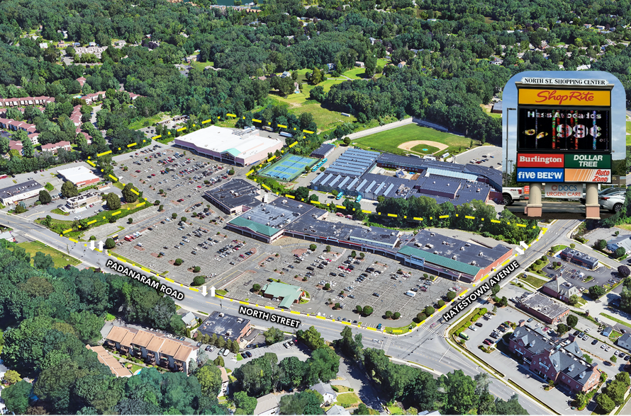 1 Padanaram Rd, Danbury, CT à louer - Photo de l’immeuble – Image 2 sur 9