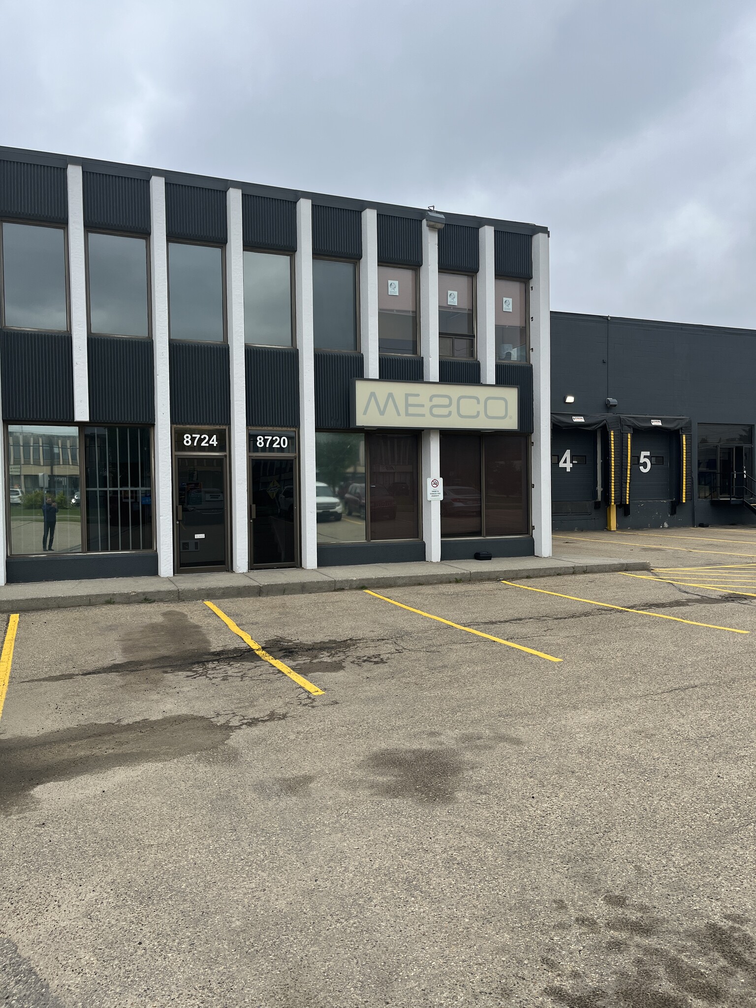 8704-8724 53 Ave, Edmonton, AB à louer Photo de l’immeuble– Image 1 sur 3