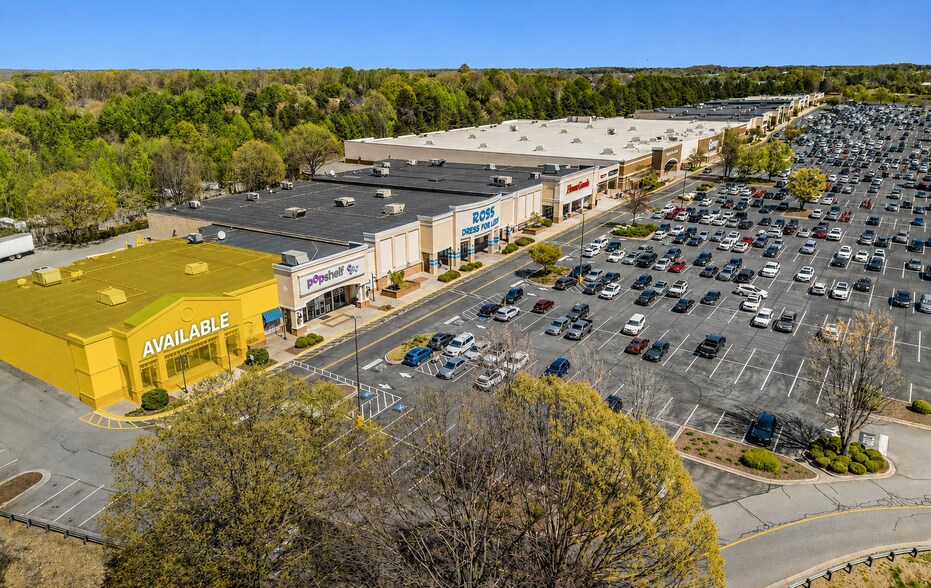 598 River Hwy, Mooresville, NC à louer - Photo de l’immeuble – Image 2 sur 23