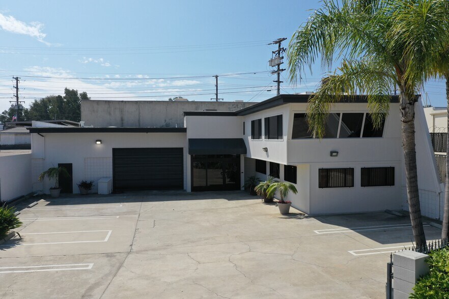 735 Ohms Way, Costa Mesa, CA à vendre - Photo de l’immeuble – Image 2 sur 7