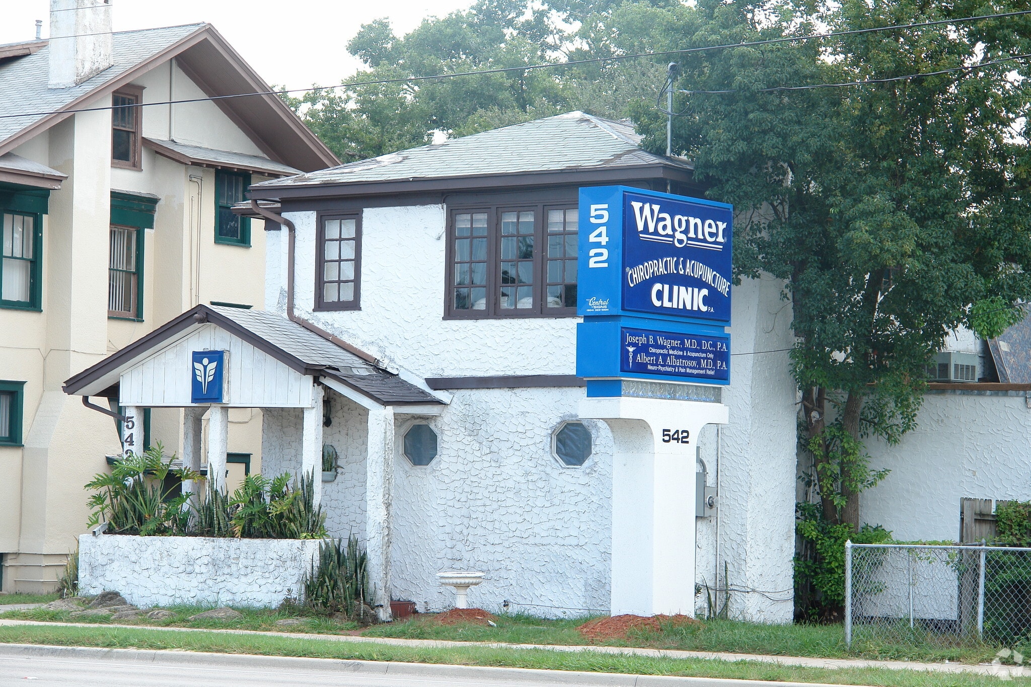 542 N Ridgewood Ave, Daytona Beach, FL à vendre Photo principale– Image 1 sur 3