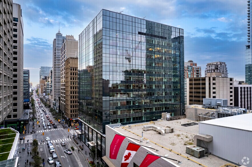60 Bloor St W, Toronto, ON à louer - Photo principale – Image 1 sur 3