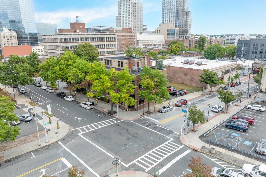 99 Court St, White Plains, NY à louer - Photo de l’immeuble – Image 2 sur 17