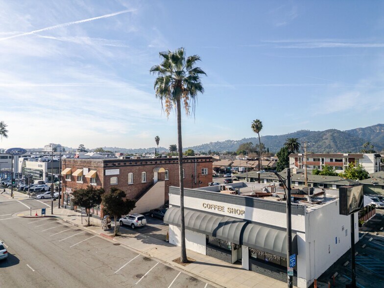1013 S Brand Blvd, Glendale, CA à louer - Photo de l’immeuble – Image 2 sur 54