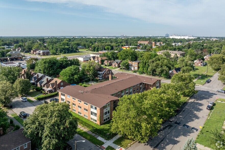 14420-14440 Frankfort St, Detroit, MI à vendre - Aérien – Image 1 sur 13